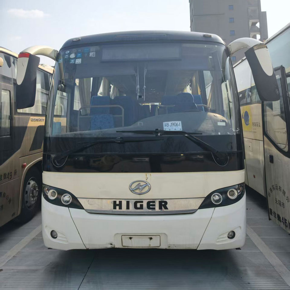49-местный подержанный дизельный автобус