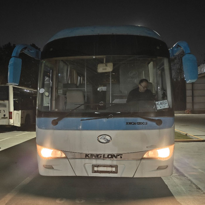 Автобус Yutong 67 мест с дизельным двигателем подержанный