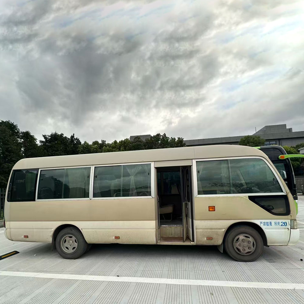 Бензиновый автобус Toyota Coaster