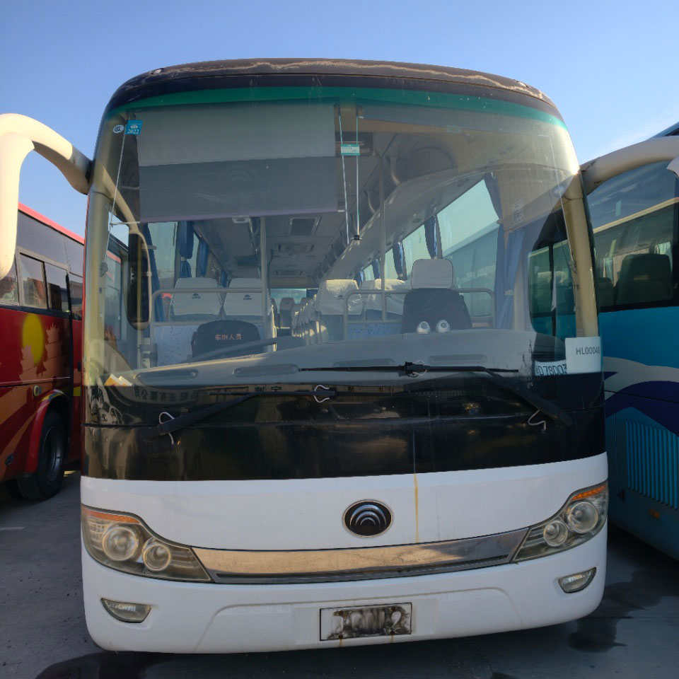 Автобус Yutong 65 мест с дизельным двигателем подержанный