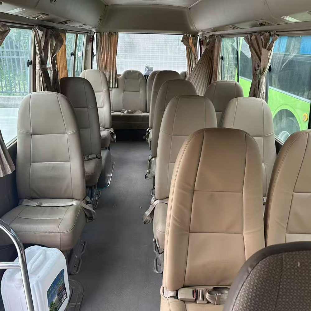 Бензиновый автобус Toyota Coaster