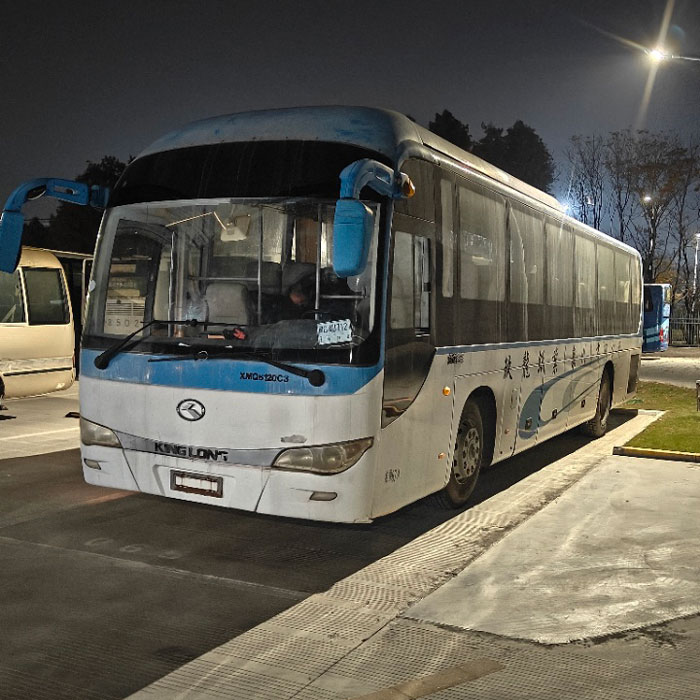 67-местный подержанный дизельный автобус