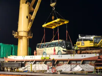 Экспорт автобусов Honglong в Китай: Автобусы Suzhou Jinlong, Yutong и Zhongtong поставляются оптом на рынки Буркина-Фасо и Центральной Азии.