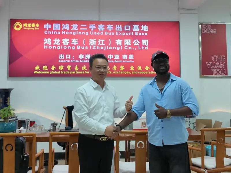 Компания China Honglong Used Buses приглашает несколько групп клиентов из Центральной Азии и Африки для проверки на месте.