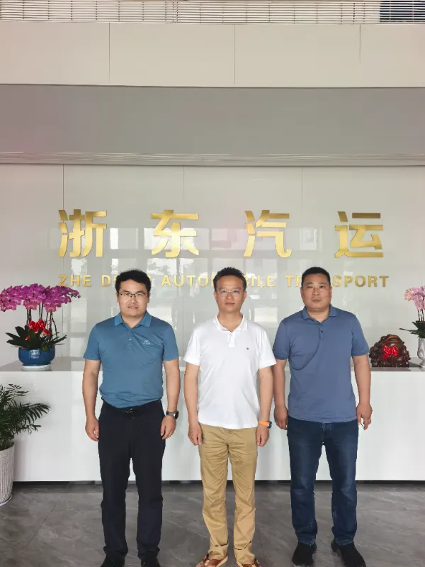 Июньское обновление: Китайская компания Honglong экспортирует отремонтированные бывшие в употреблении автобусы различных моделей, и международные посещения клиентов продолжаются в тандеме