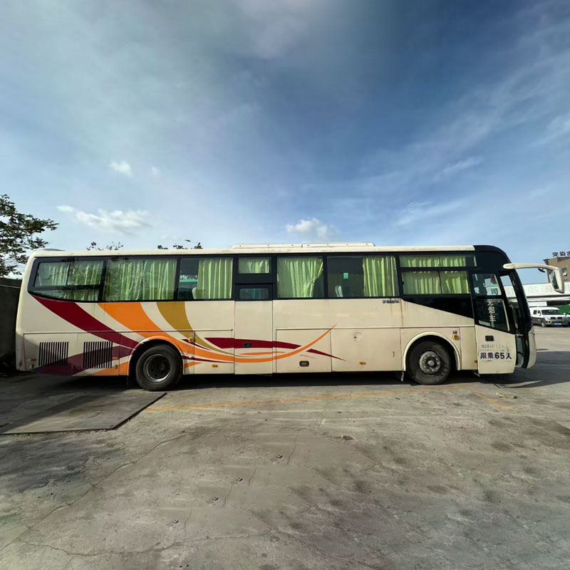 Автобус Yutong 65 мест с дизельным двигателем