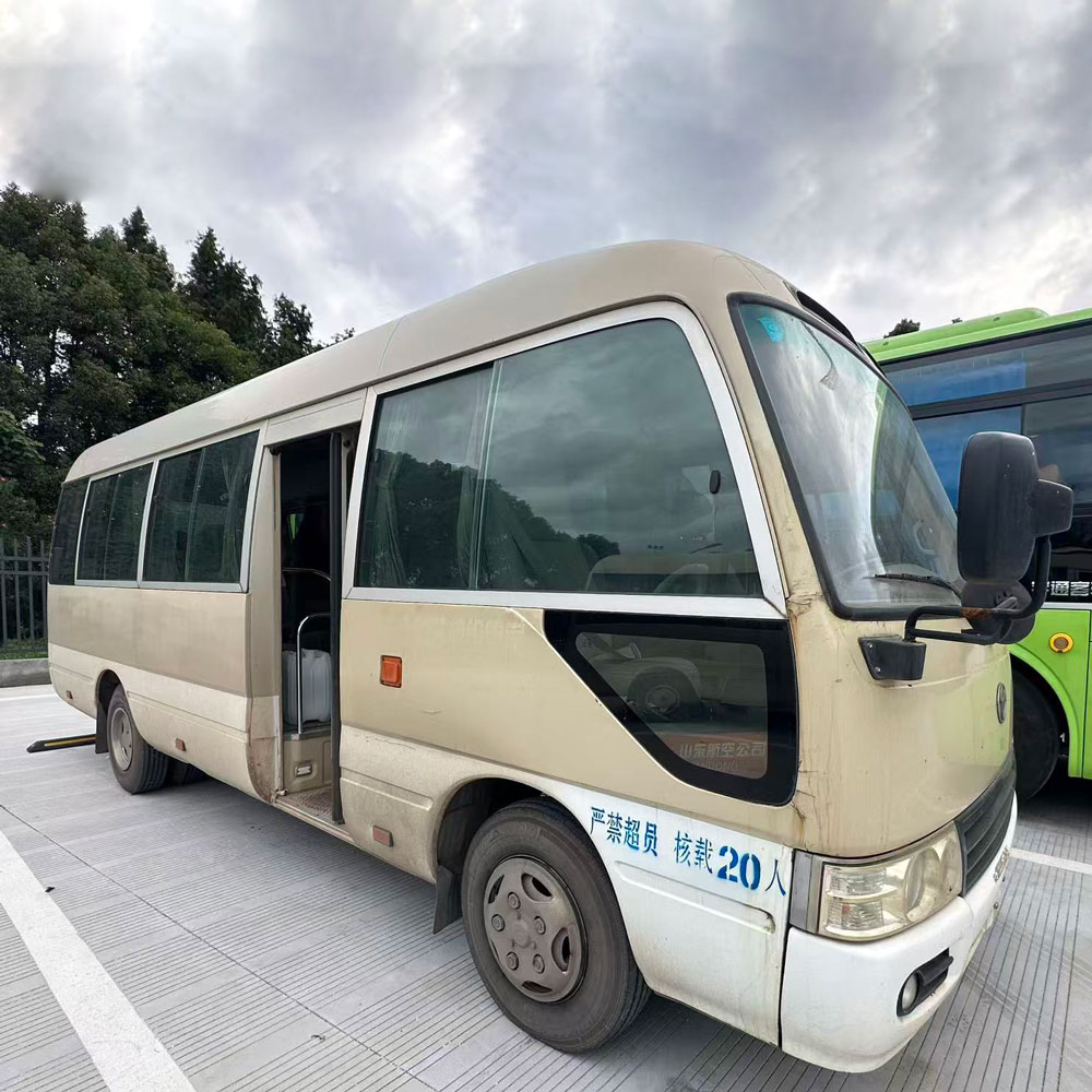 Бензиновый автобус Toyota Coaster