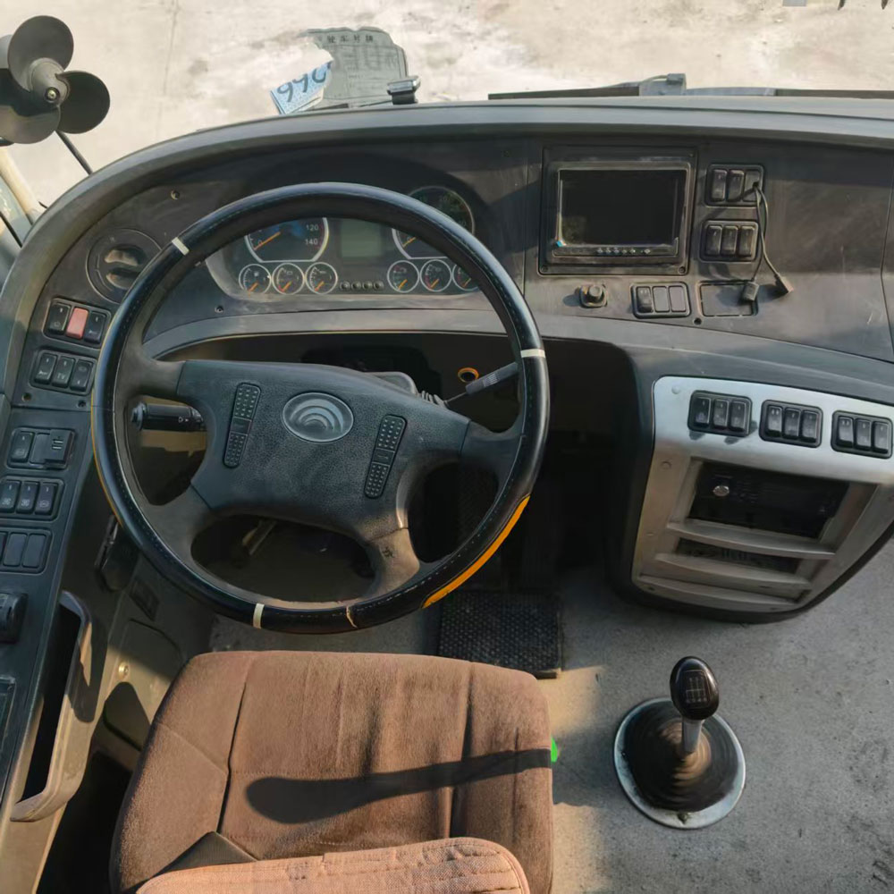 53-местный дизельный подержанный автобус