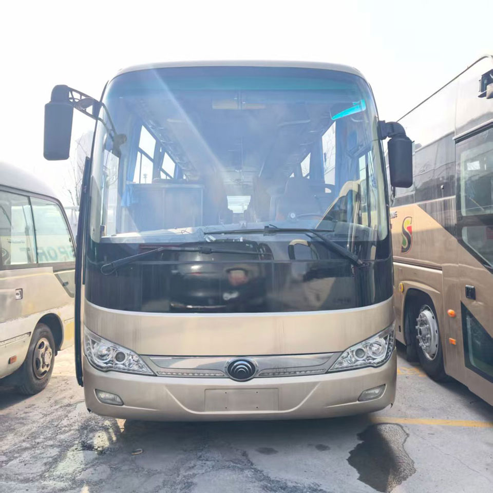 Yutong 39-местный подержанный дизельный автобус Yutong 39-местный подержанный дизельный автобус