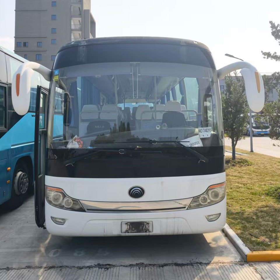 Автобус Yutong 65 мест с дизельным двигателем 1 Автобус Yutong 65 мест с дизельным двигателем 1